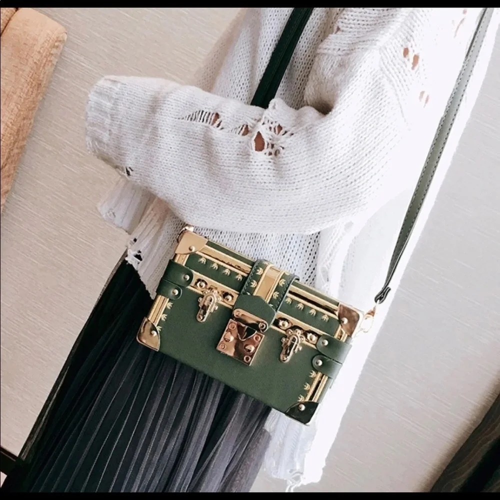 Box style clutch/crossbody handbag - Picture 3 of 5